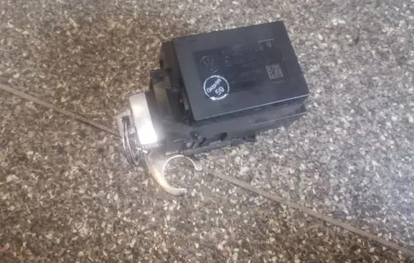 Volkswagen PASSAT B6 Ignition lock 3C0905843Q