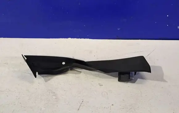 Polestar 2 Fender end trim 32226813