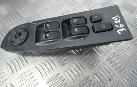 Hyundai Trajet Electric window control switch 620w03030 612w06690