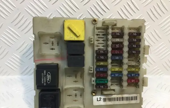 Ford Focus Fuse module 98AG-14K150-AF