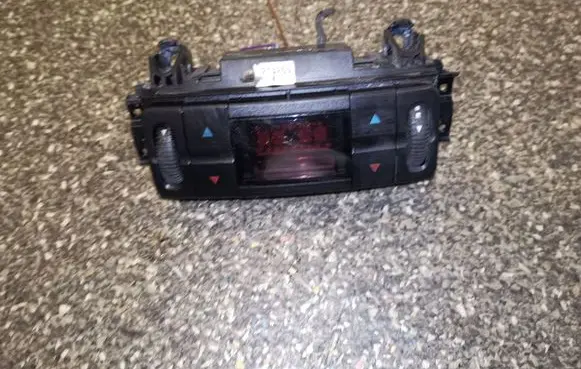 Mercedes-Benz E W211 Climate control unit 2118300285