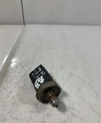 Fuel pressure sensor