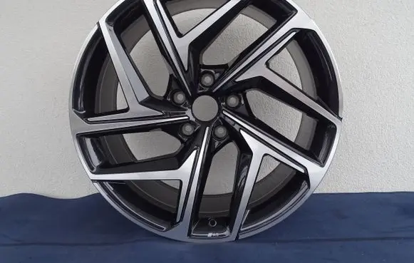 Audi Q6 e-tron R21 alloy rim 85H601025R 85H601025CF