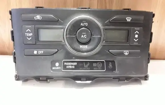 Toyota Auris 150 Climate control unit 5590002320