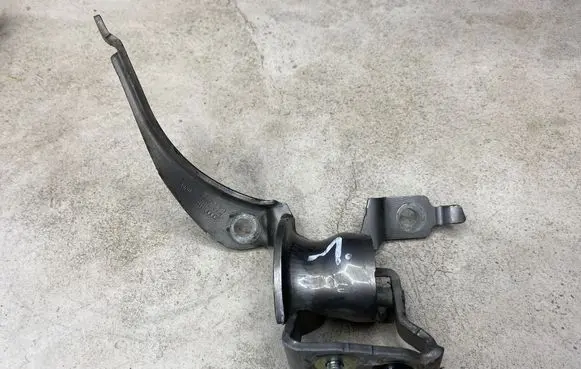 Audi A4 S4 B6 8E 8H Tailgate/trunk/boot hinge 8E9827299E