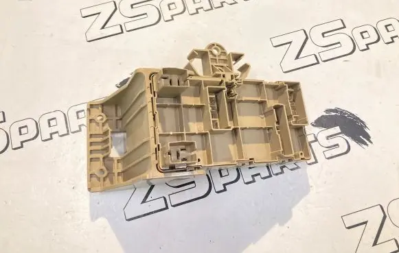 Subaru Outback Fuse module 82201AG041 810525