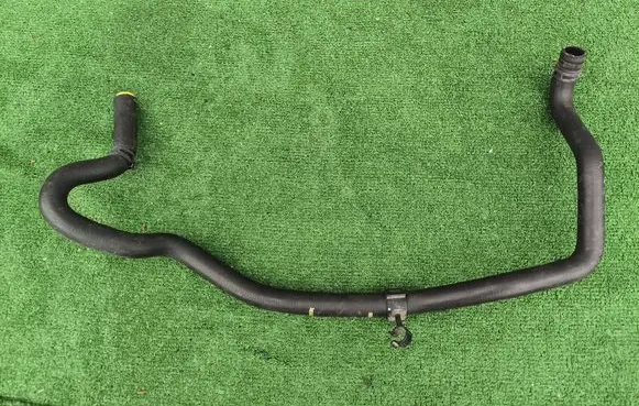 Engine coolant pipe/hose