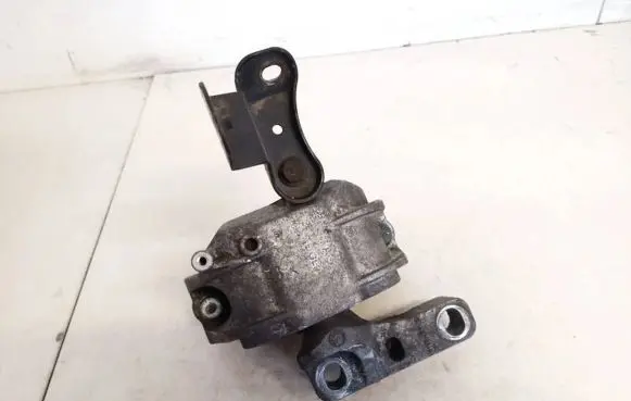 Volkswagen Golf Plus Engine mount bracket 1k0199262as