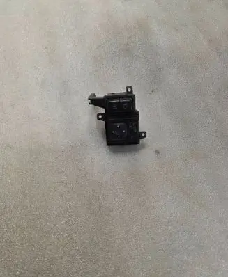 Mitsubishi Pajero Wing mirror switch Mr951186