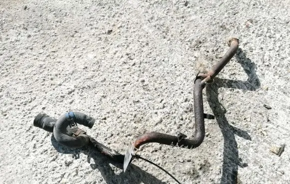 Volkswagen Jetta II Engine coolant pipe/hose