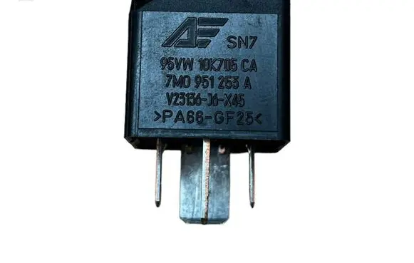 Volkswagen Touran I Other relay 7M0951253A 95VW10K705CA V23136J6X45