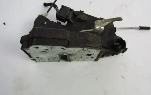 BMW 3 E36 Front door lock 8196031