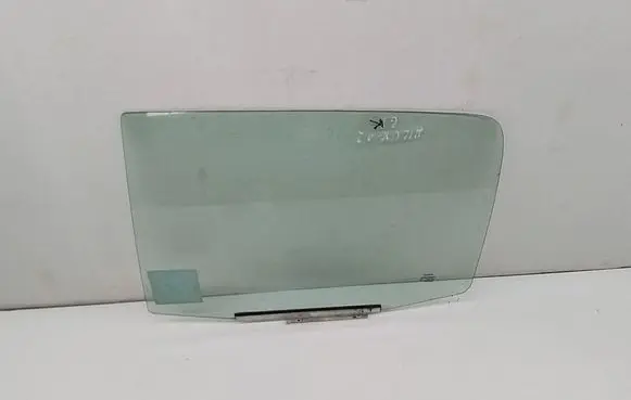 Toyota Hilux (AN10, AN20, AN30) Rear door window glass 681040K160