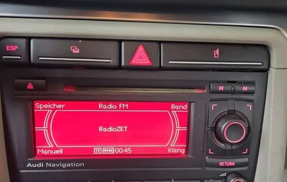 Radio/CD/DVD/GPS head unit