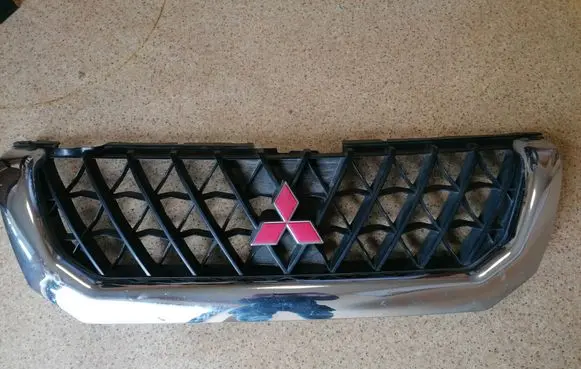 Front bumper upper radiator grill
