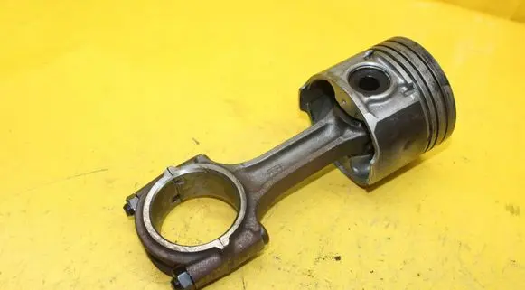 KIA Carnival Piston with connecting rod