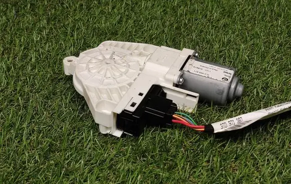 Skoda Yeti (5L) Rear door window regulator motor 5L0959811 918814100