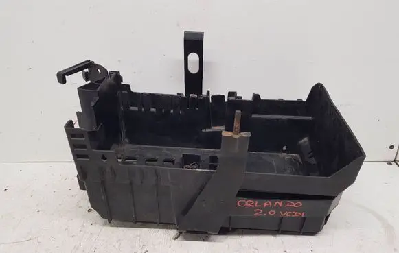 Chevrolet Orlando Battery box tray 13354419