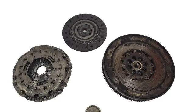 BMW 1 E81 E87 Clutch set kit 763843502 7638467 757747902