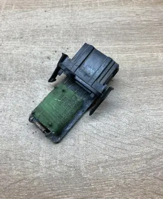 Volkswagen Golf III Heater blower motor/fan resistor 1H0959263