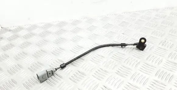 Volkswagen Tiguan Camshaft position sensor 03L906433
