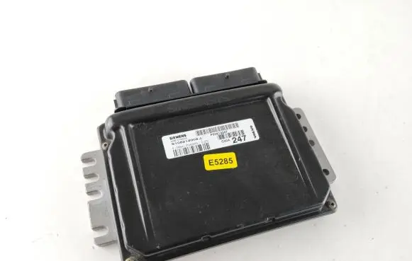 Volvo S40, V40 Engine control unit/module P30614247 S108212002J