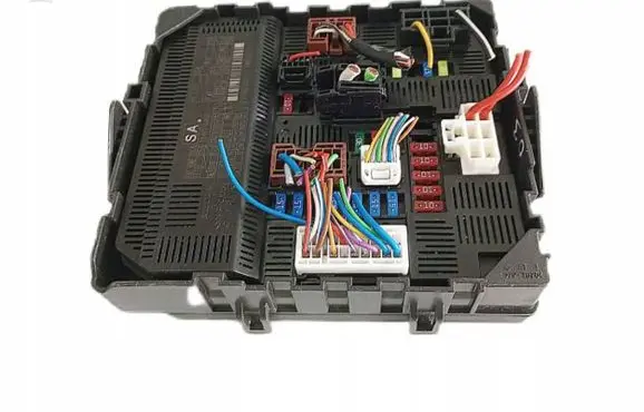 Nissan Navara Fuse module 284B75JK1C