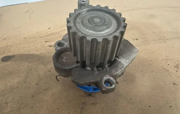 Skoda Octavia Mk2 (1Z) Water pump 
