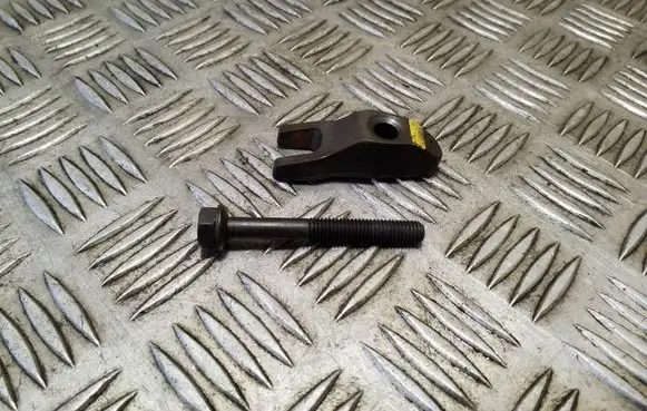 KIA Sportage Fuel Injector clamp holder