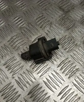 Volkswagen Golf V Vacuum valve 058133459