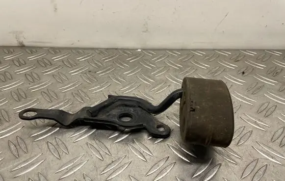 Volvo S60 Muffler mount bracket/holder 6G9N5D261DB 30748235