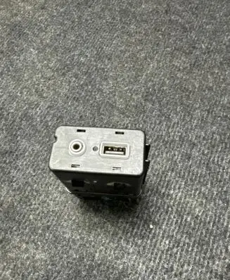 Chrysler Pacifica USB socket connector 68229840AA 53306591