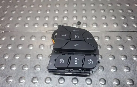 Fiat 500X Steering wheel buttons/switches 735687514 6VM96LXHAA