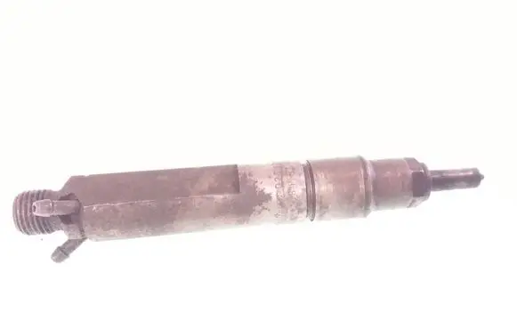 Volkswagen Golf III Fuel injector 028130201G