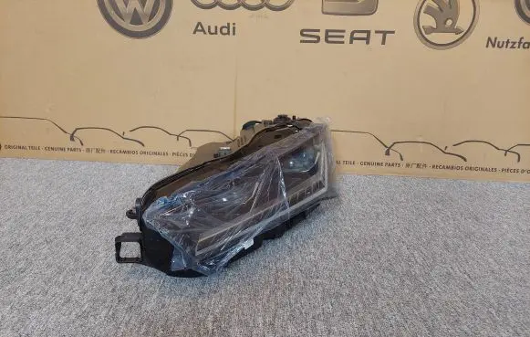 Skoda Superb B8 (3V) Headlight/headlamp 3P1941015A