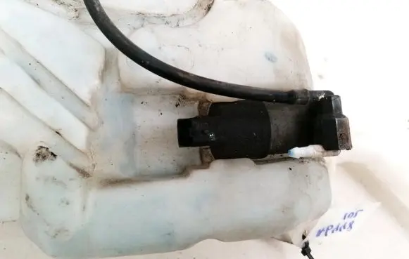 Nissan Qashqai Windscreen/windshield washer pump 681155246091
