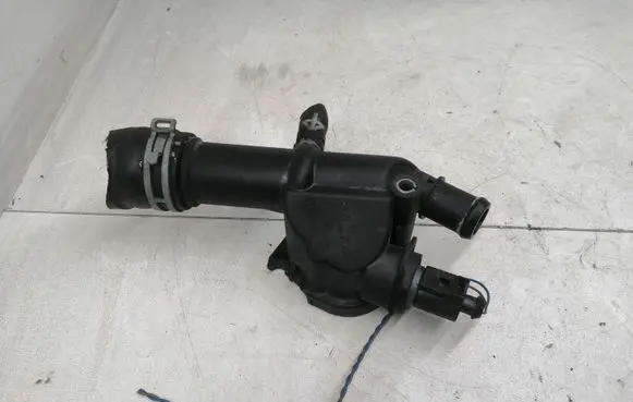 Volkswagen PASSAT CC Engine coolant pipe/hose 03L121132