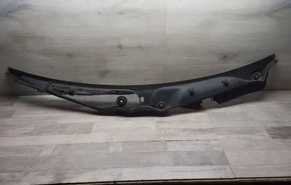 Mercedes-Benz E W212 Wiper trim A2128301013 A2128300017