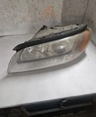 Volvo V70 Headlight/headlamp 31214347