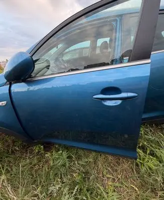 KIA Sportage Front door
