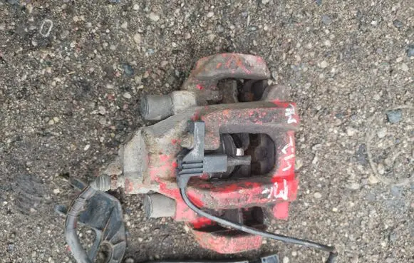 Mercedes-Benz ML W164 Rear brake caliper