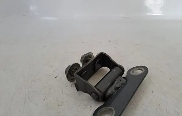 Toyota Corolla Verso AR10 Tailgate/trunk/boot hinge 6881002020