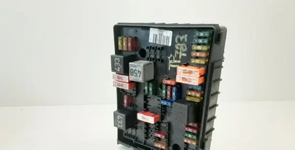 Audi A3 S3 A3 Sportback 8P Fuse module 1K0937124K