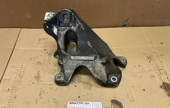 BMW 5 E60 E61 Engine mounting bracket 241681