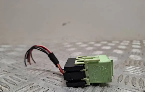 BMW 3 E46 Other relay 8373700 V23134K59X312 6136