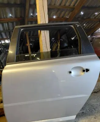 Volvo V70 Rear door