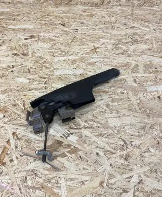 Volkswagen Golf IV Hand brake release handle 