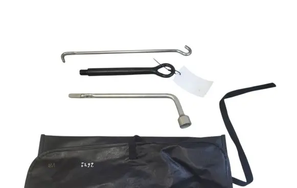 Toyota RAV 4 (XA50) Tool set 