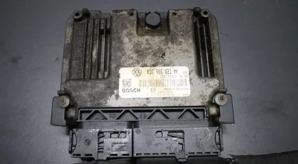 Volkswagen Golf V Engine control unit/module 03G906021HK 0281013440