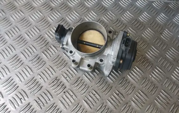 Hyundai Centennial Throttle valve ET8B 50T72072 1329